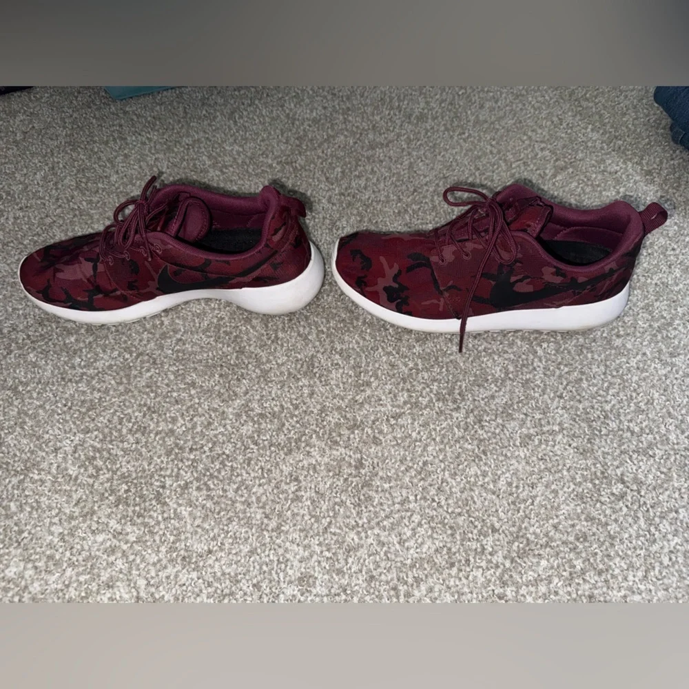 nike rosherun print red camo